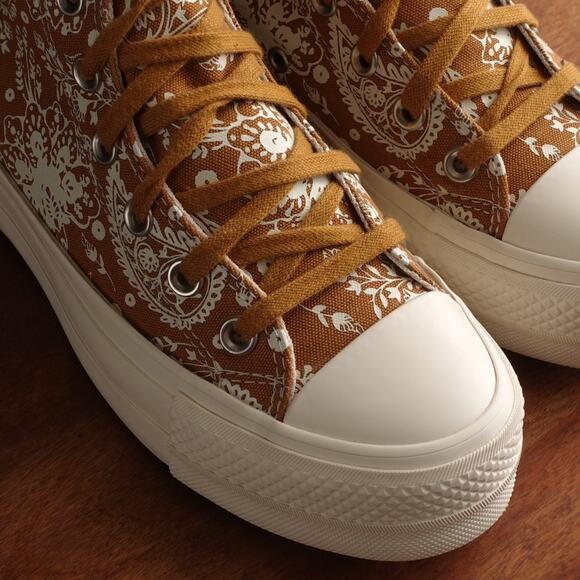 Converse Sneakers WMS SZ 6 Gold Paisley High Top Platform Shoes Bandana Casual - Picture 4 of 16